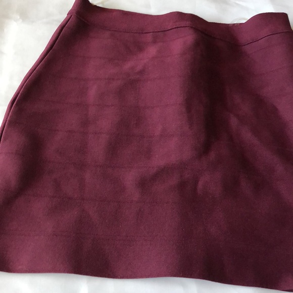 Women’s size medium Windsor wine color mini skirt - Picture 2 of 11
